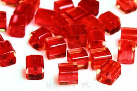 Koraliki szklane kostki czerwone 0,6cm 15szt -KS171
